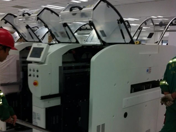 SMT設(shè)備卸車、拆箱作業(yè)