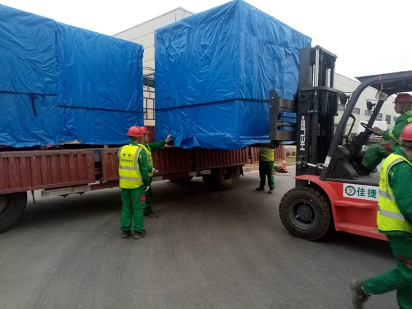 通威，激光機(jī)卸車(chē)，拆箱，搬運(yùn)入場(chǎng)