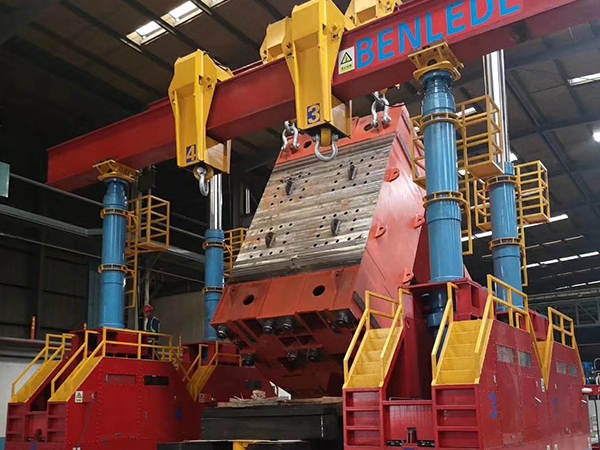 傳統(tǒng)設備卸車、拆箱作業(yè)