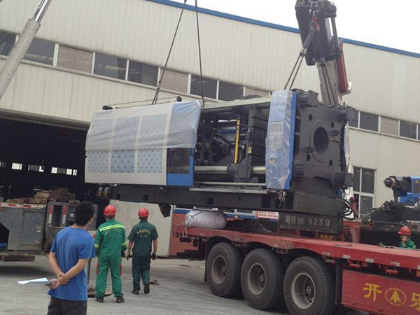 傳統(tǒng)設(shè)備卸車(chē)、拆箱作業(yè)