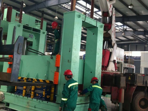 傳統(tǒng)設(shè)備卸車、拆箱作業(yè)