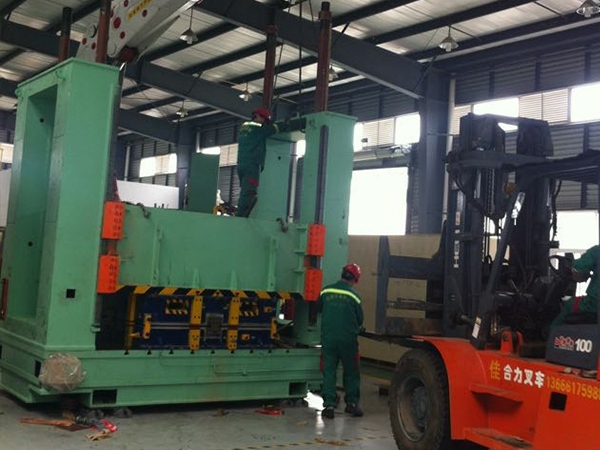 傳統(tǒng)設(shè)備卸車、拆箱作業(yè)