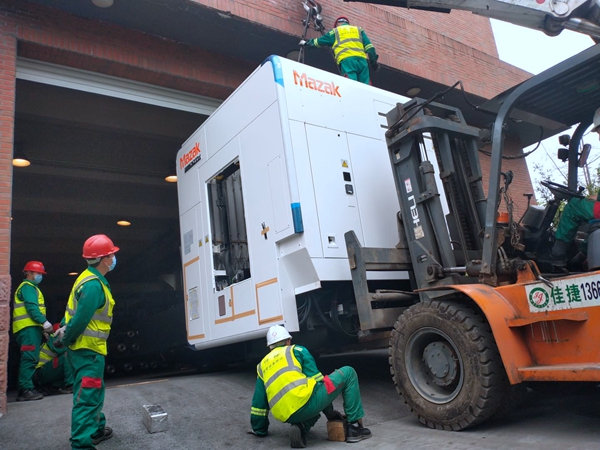 傳統(tǒng)設(shè)備卸車、拆箱作業(yè)
