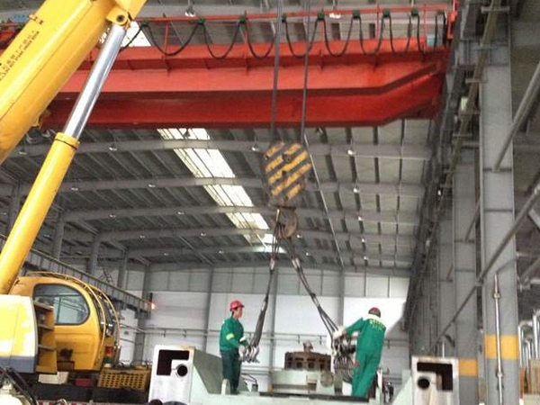 傳統(tǒng)設(shè)備卸車、拆箱作業(yè)